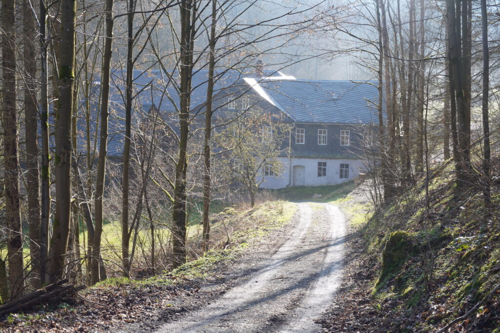 mühle west außen vom weg aus